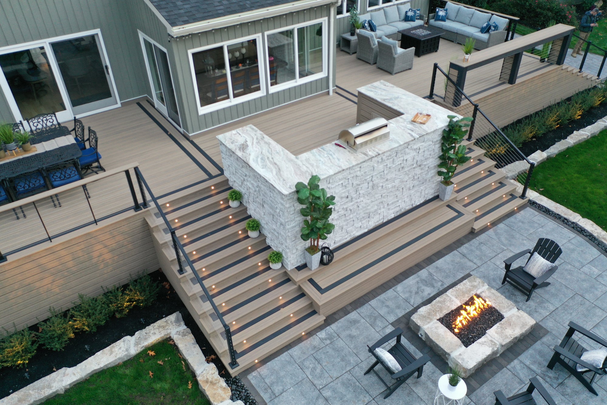 Deckorators Decking Beauty, lights on the stairs