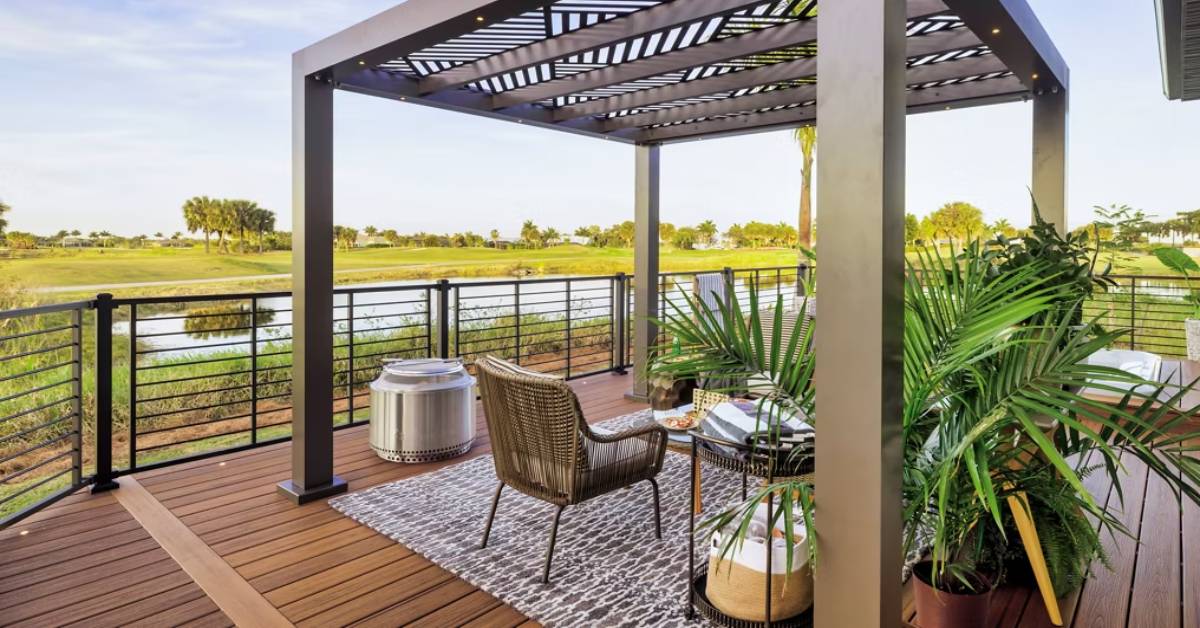 Trex Transcend horizontal decking, featuring a pergola, and outdoor seating.