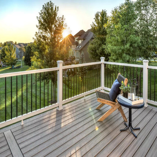 TREX Select Composite Classic Rail and Black Round Baluster Kit