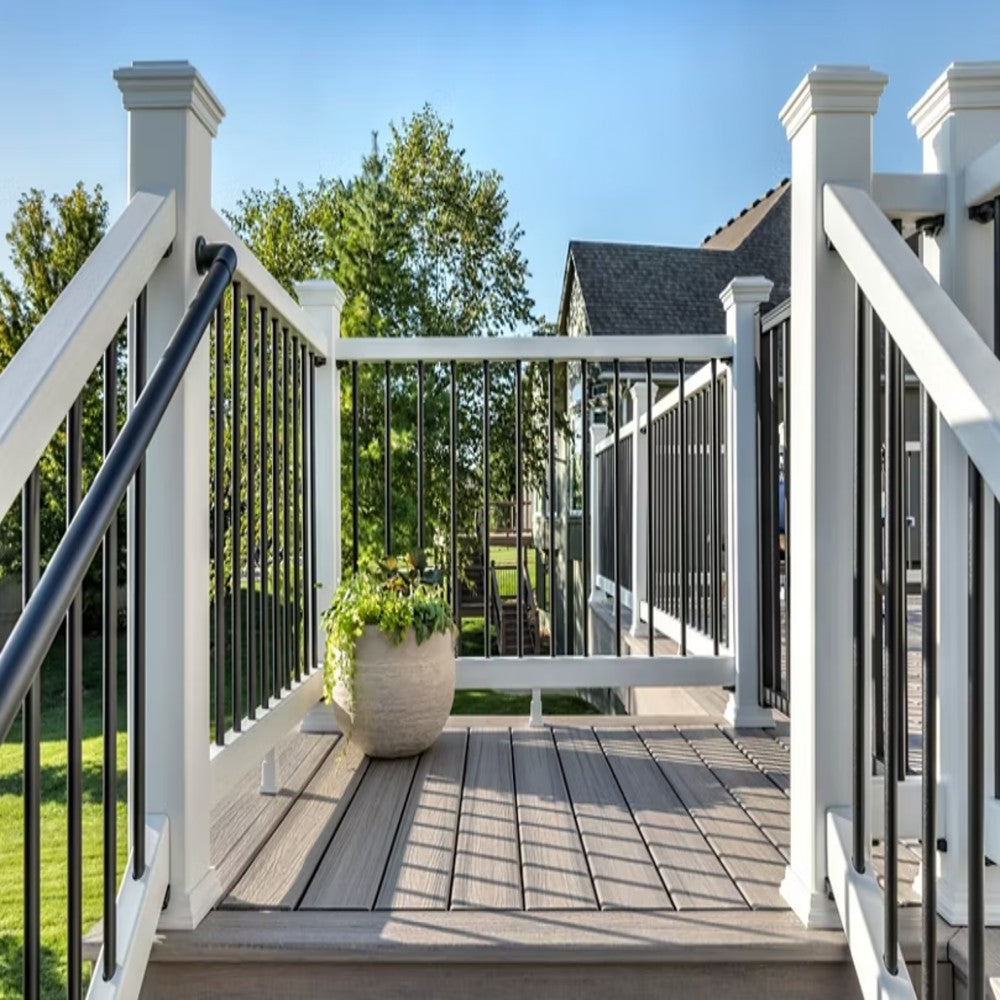 TREX Select Composite Classic Rail and Black Round Baluster Kit