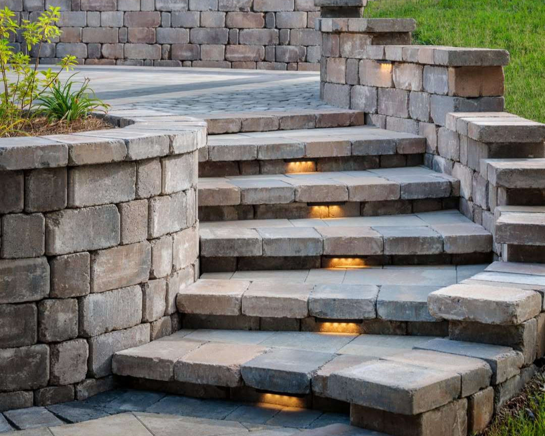 Tru-Scapes pathway paver step lighting